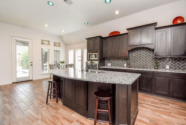 9214 Holloway Cliff Lane, Cypress, TX 77433