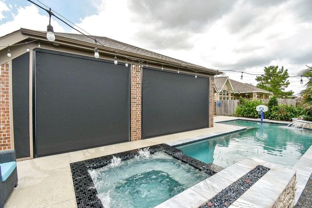 9214 Holloway Cliff Lane, Cypress, TX 77433