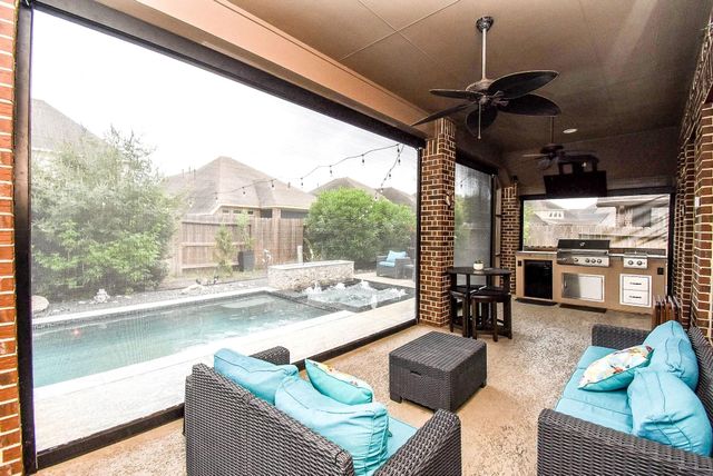 9214 Holloway Cliff Lane, Cypress, TX 77433