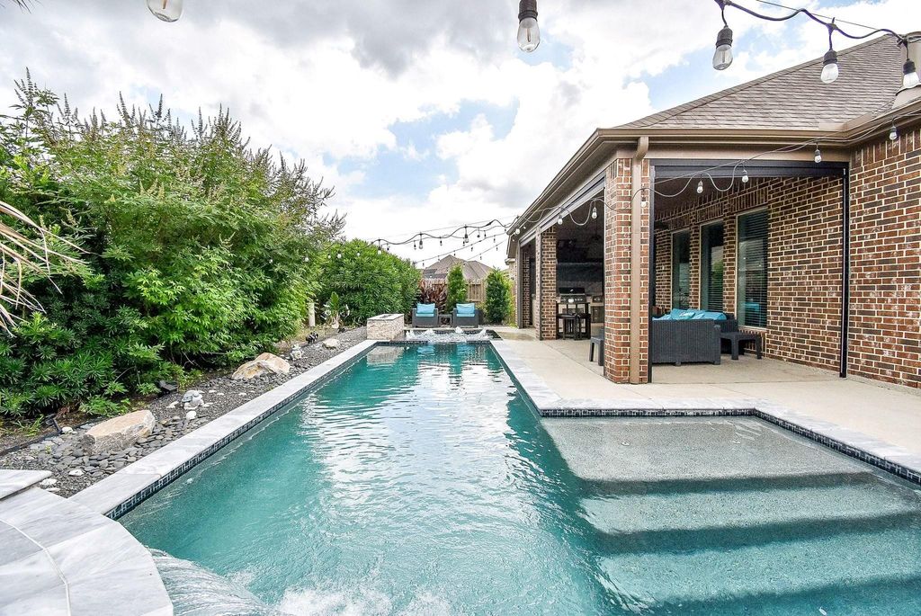 9214 Holloway Cliff Lane, Cypress, TX 77433