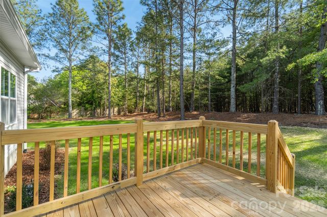 185 Shagbark Court, West End, NC 27376
