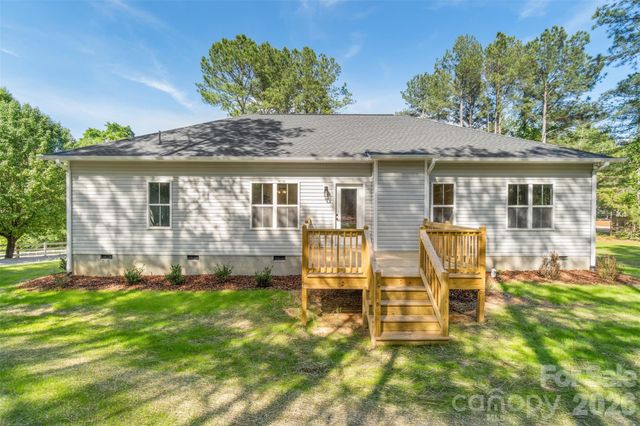 185 Shagbark Court, West End, NC 27376