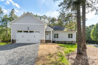 185 Shagbark Court, West End, NC 27376