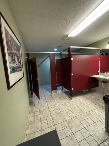 6076 S 900 E, Murray, UT 84121