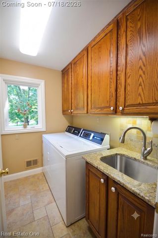 1793 Skyline Drive, Rochester Hills, MI 48306