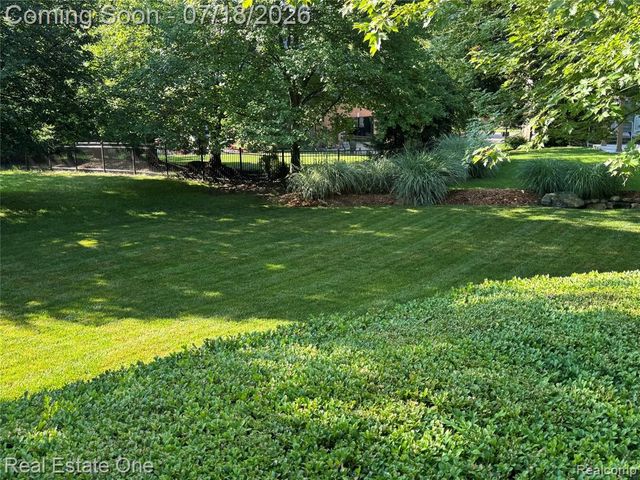 1793 Skyline Drive, Rochester Hills, MI 48306