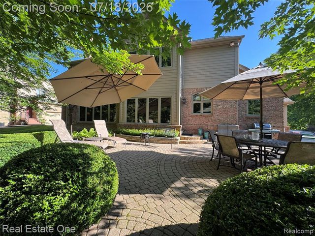 1793 Skyline Drive, Rochester Hills, MI 48306