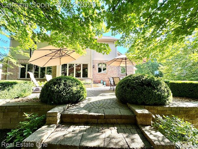 1793 Skyline Drive, Rochester Hills, MI 48306