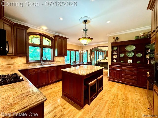1793 Skyline Drive, Rochester Hills, MI 48306