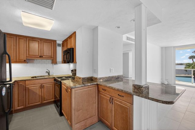 2800 N Flagler Drive 202, West Palm Beach, FL 33407