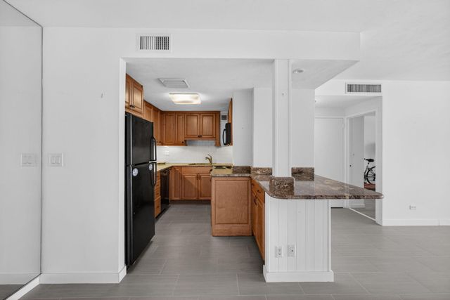 2800 N Flagler Drive 202, West Palm Beach, FL 33407