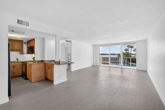 2800 N Flagler Drive 202, West Palm Beach, FL 33407