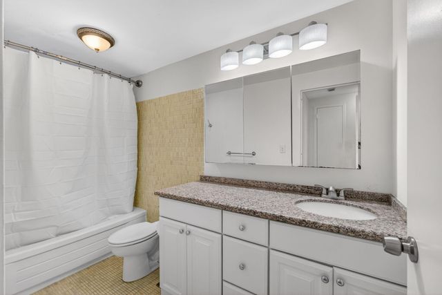 2800 N Flagler Drive 202, West Palm Beach, FL 33407