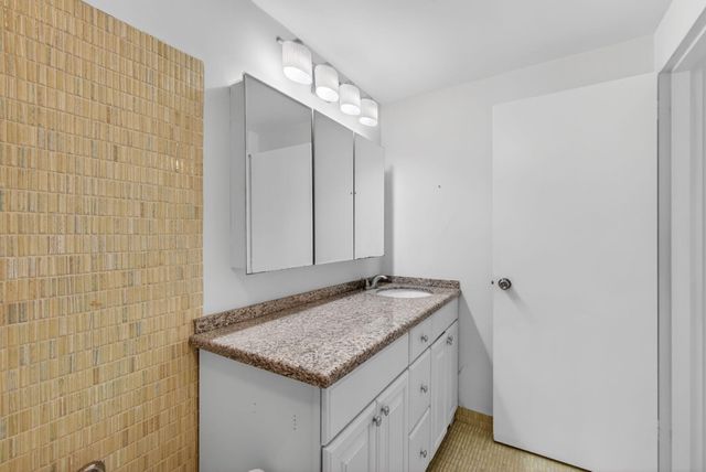 2800 N Flagler Drive 202, West Palm Beach, FL 33407