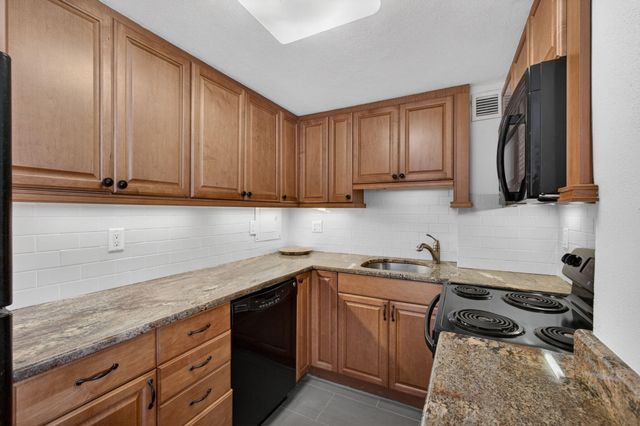 2800 N Flagler Drive 202, West Palm Beach, FL 33407