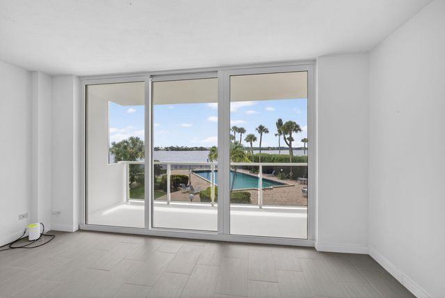 2800 N Flagler Drive 202, West Palm Beach, FL 33407