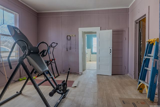 918 new laredo, San Antonio, TX 78211