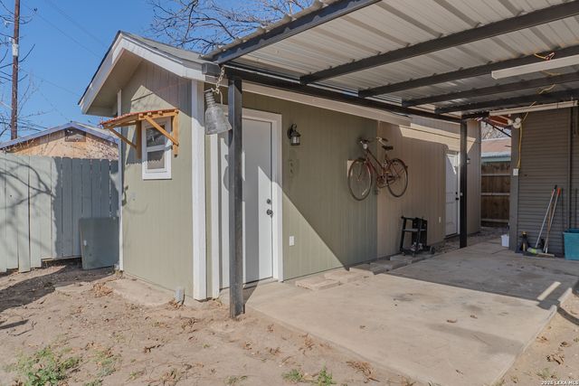 918 new laredo, San Antonio, TX 78211