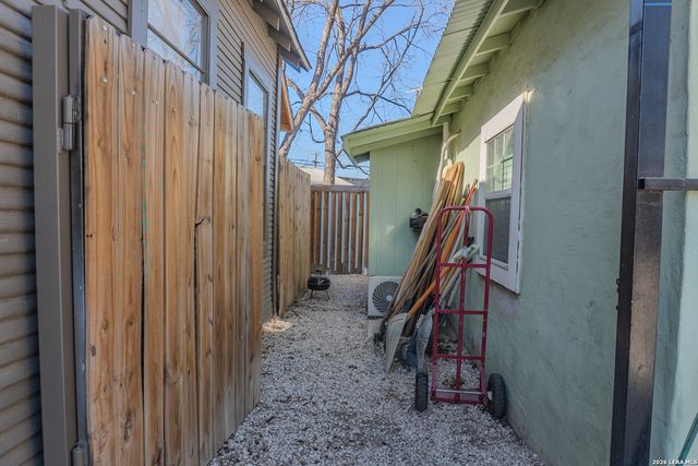 918 new laredo, San Antonio, TX 78211
