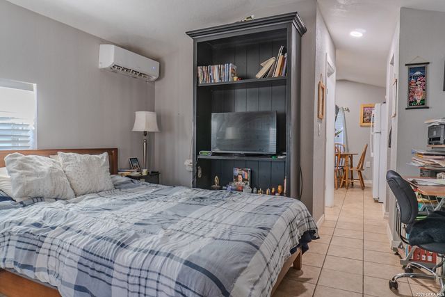 918 new laredo, San Antonio, TX 78211