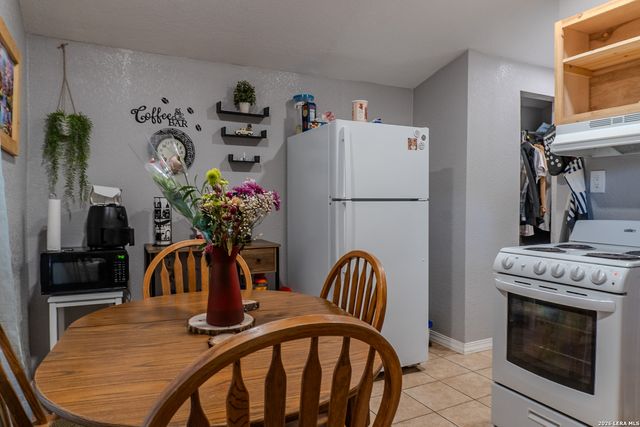 918 new laredo, San Antonio, TX 78211