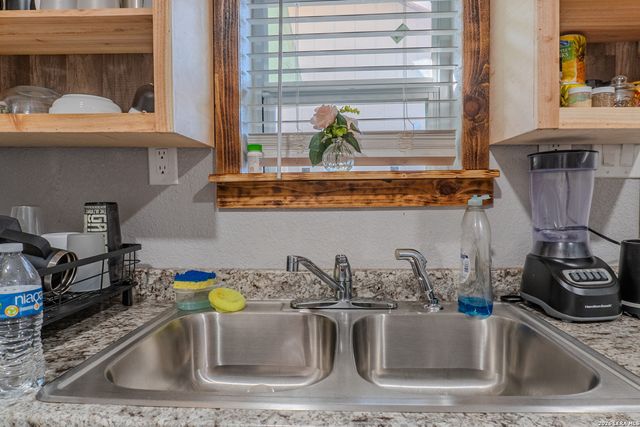 918 new laredo, San Antonio, TX 78211