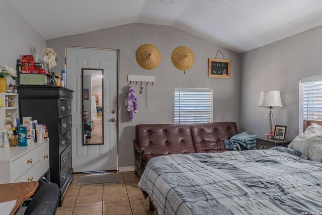 918 new laredo, San Antonio, TX 78211