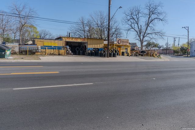 918 new laredo, San Antonio, TX 78211