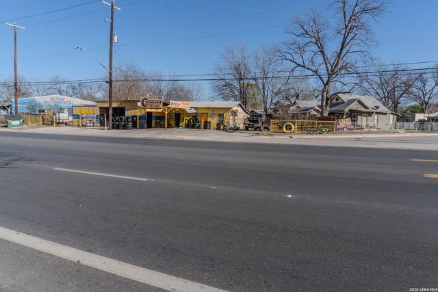 918 new laredo, San Antonio, TX 78211