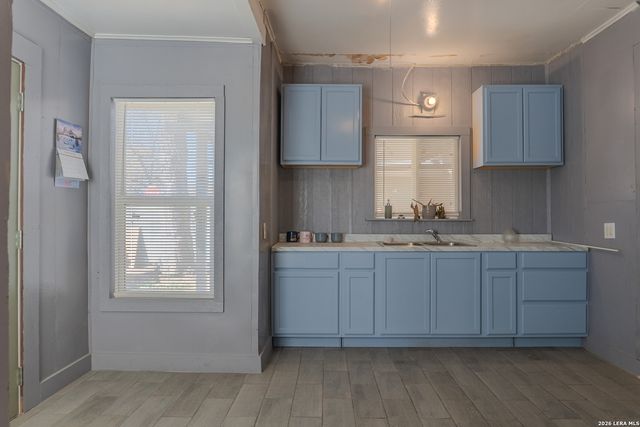 918 new laredo, San Antonio, TX 78211