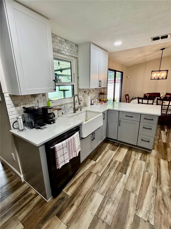 Image 11 of property listing at 15116 TRAIL CREEK PLACE, Tampa, FL 33625