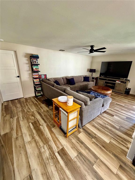 Image 13 of property listing at 15116 TRAIL CREEK PLACE, Tampa, FL 33625