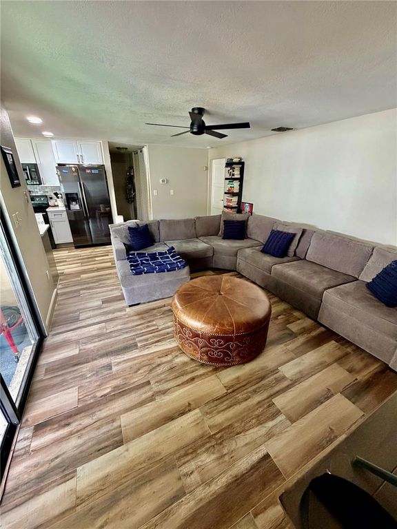 Image 15 of property listing at 15116 TRAIL CREEK PLACE, Tampa, FL 33625