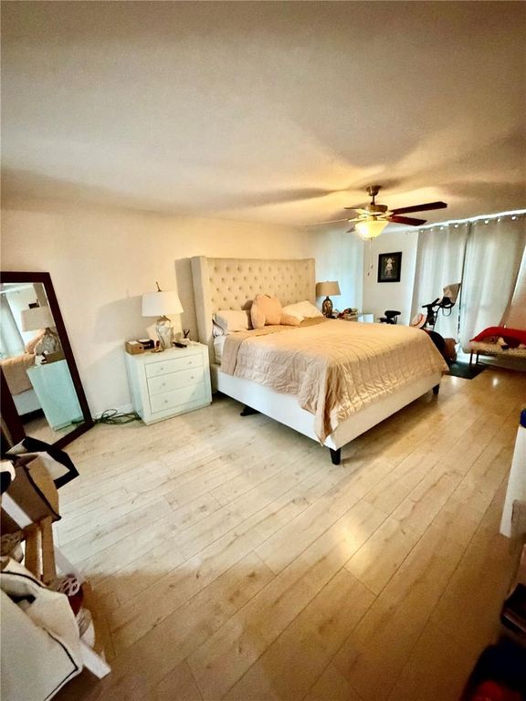 Image 16 of property listing at 15116 TRAIL CREEK PLACE, Tampa, FL 33625