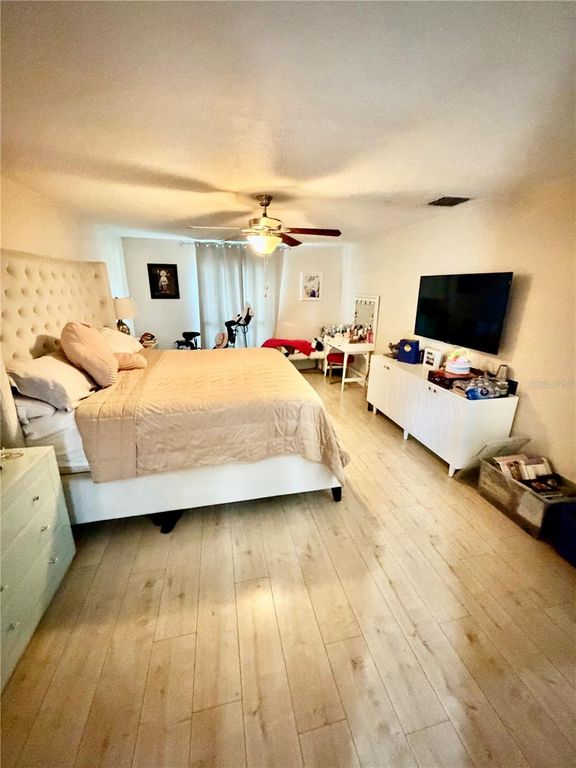 Image 17 of property listing at 15116 TRAIL CREEK PLACE, Tampa, FL 33625