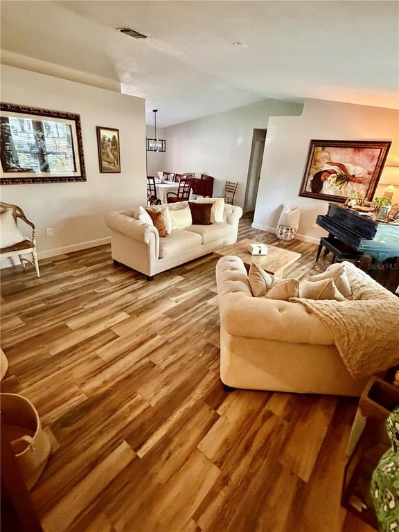 Image 5 of property listing at 15116 TRAIL CREEK PLACE, Tampa, FL 33625