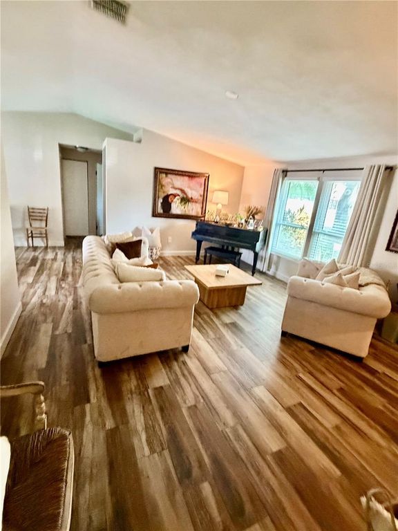 Image 6 of property listing at 15116 TRAIL CREEK PLACE, Tampa, FL 33625