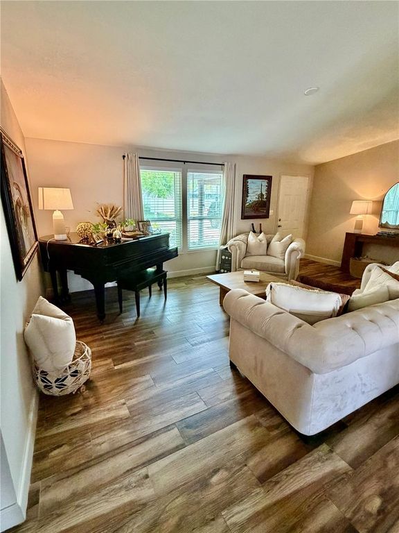 Image 8 of property listing at 15116 TRAIL CREEK PLACE, Tampa, FL 33625