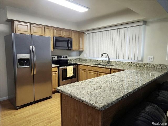 37729 Douglas Court, Sterling Heights, MI 48310