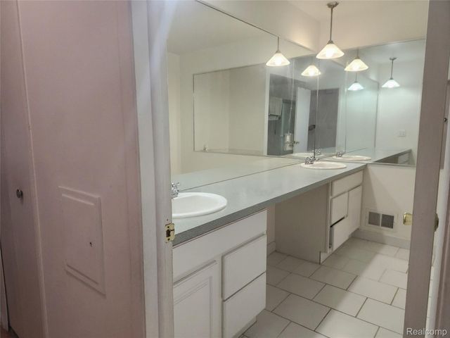 37729 Douglas Court, Sterling Heights, MI 48310