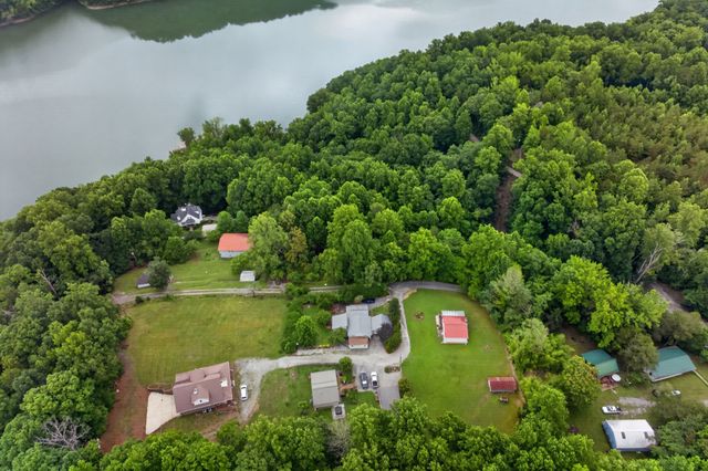 155 Mayberry Dr, Smithville, TN 37166