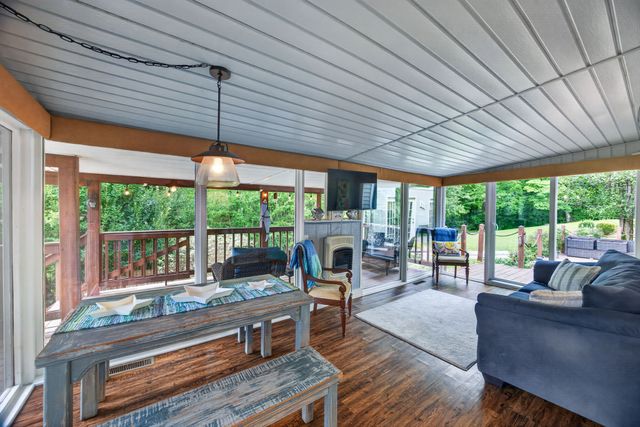 155 Mayberry Dr, Smithville, TN 37166