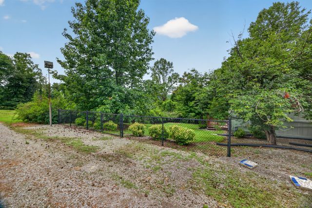 155 Mayberry Dr, Smithville, TN 37166