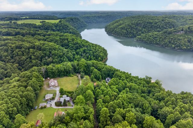 155 Mayberry Dr, Smithville, TN 37166