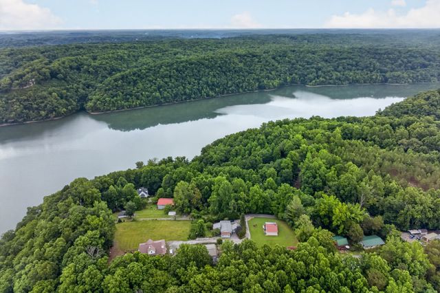 155 Mayberry Dr, Smithville, TN 37166