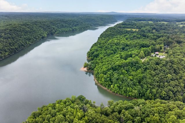 155 Mayberry Dr, Smithville, TN 37166