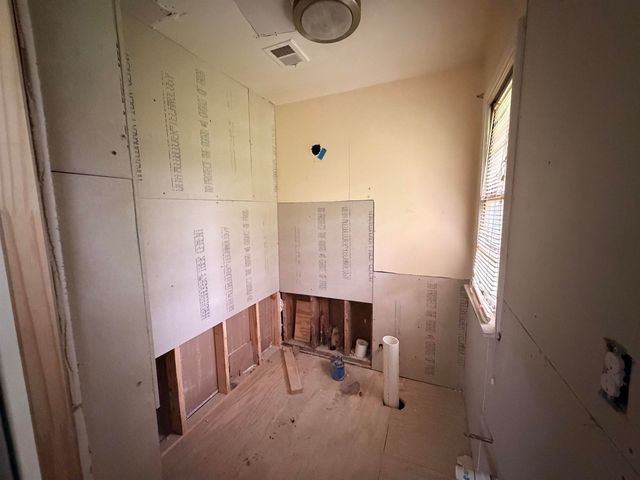 322 SULLIVAN DR, Memphis, TN 38109