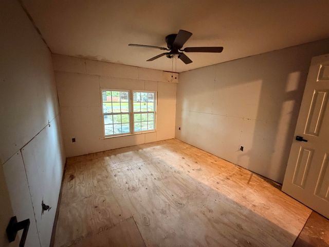 322 SULLIVAN DR, Memphis, TN 38109