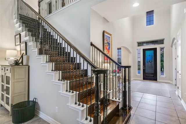 223 Lake Como DR, Austin, TX 78734