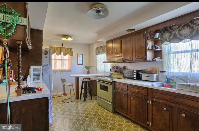 7 E PENN AVE, Cleona, PA 17042